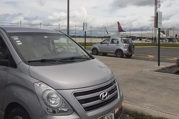LIR vs SJO: Which Airport is Better to Reach Rio Celeste?