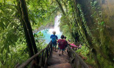 Caminata y Cascada del Río Celeste
