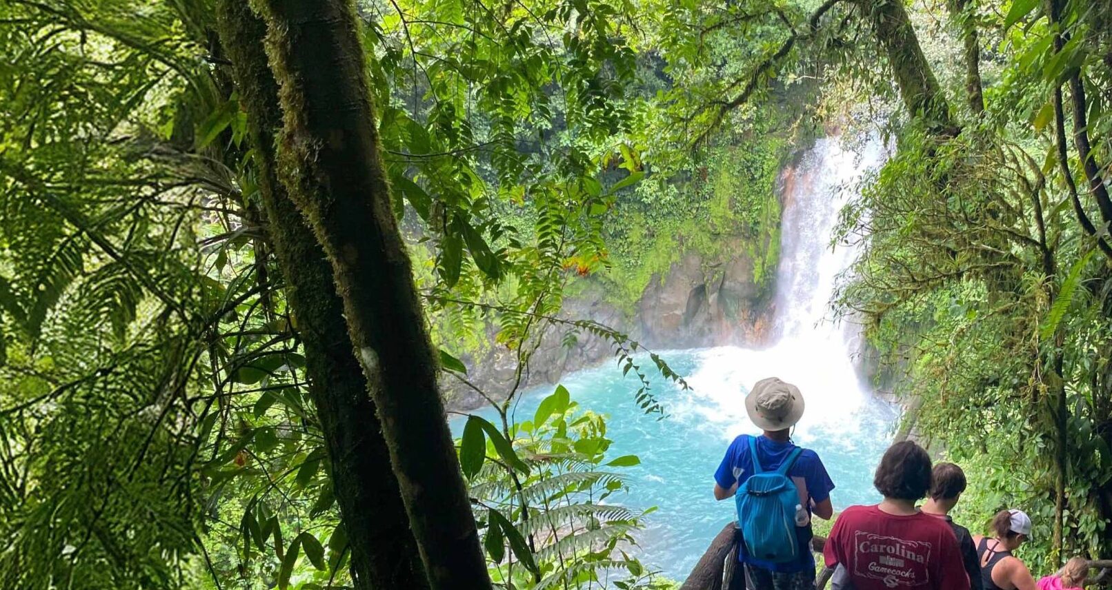 La guía definitiva para la caminata a la cascada del Río Celeste (Consejos de un experto local) 1 Layer 2 scaled e1775407228376