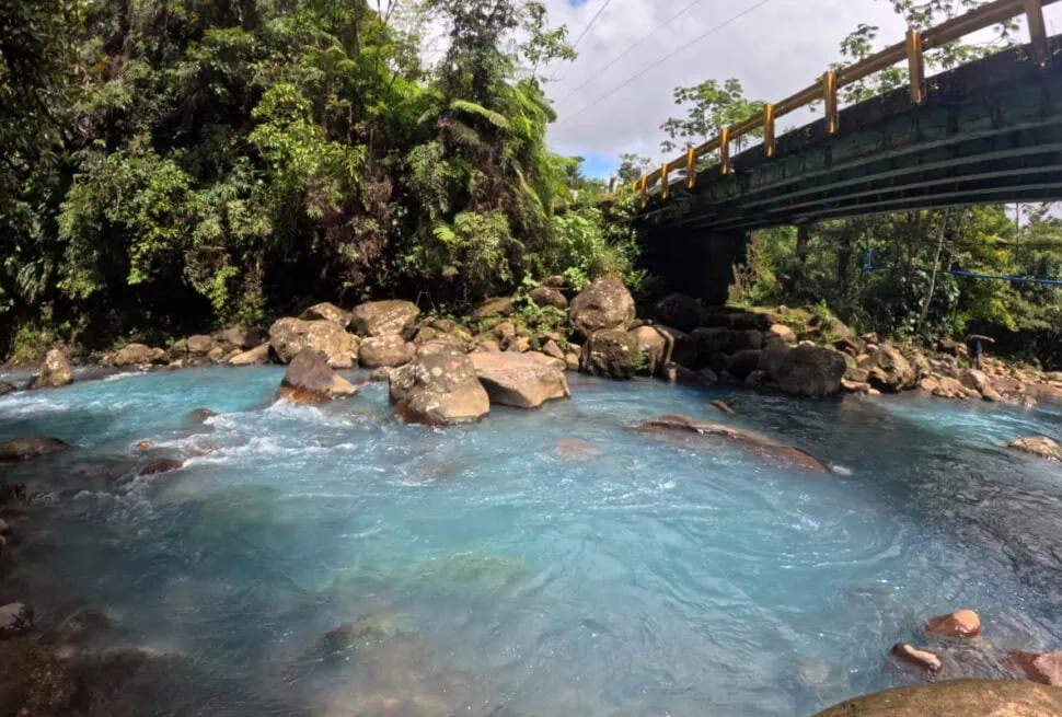 rio celeste costa rica pool